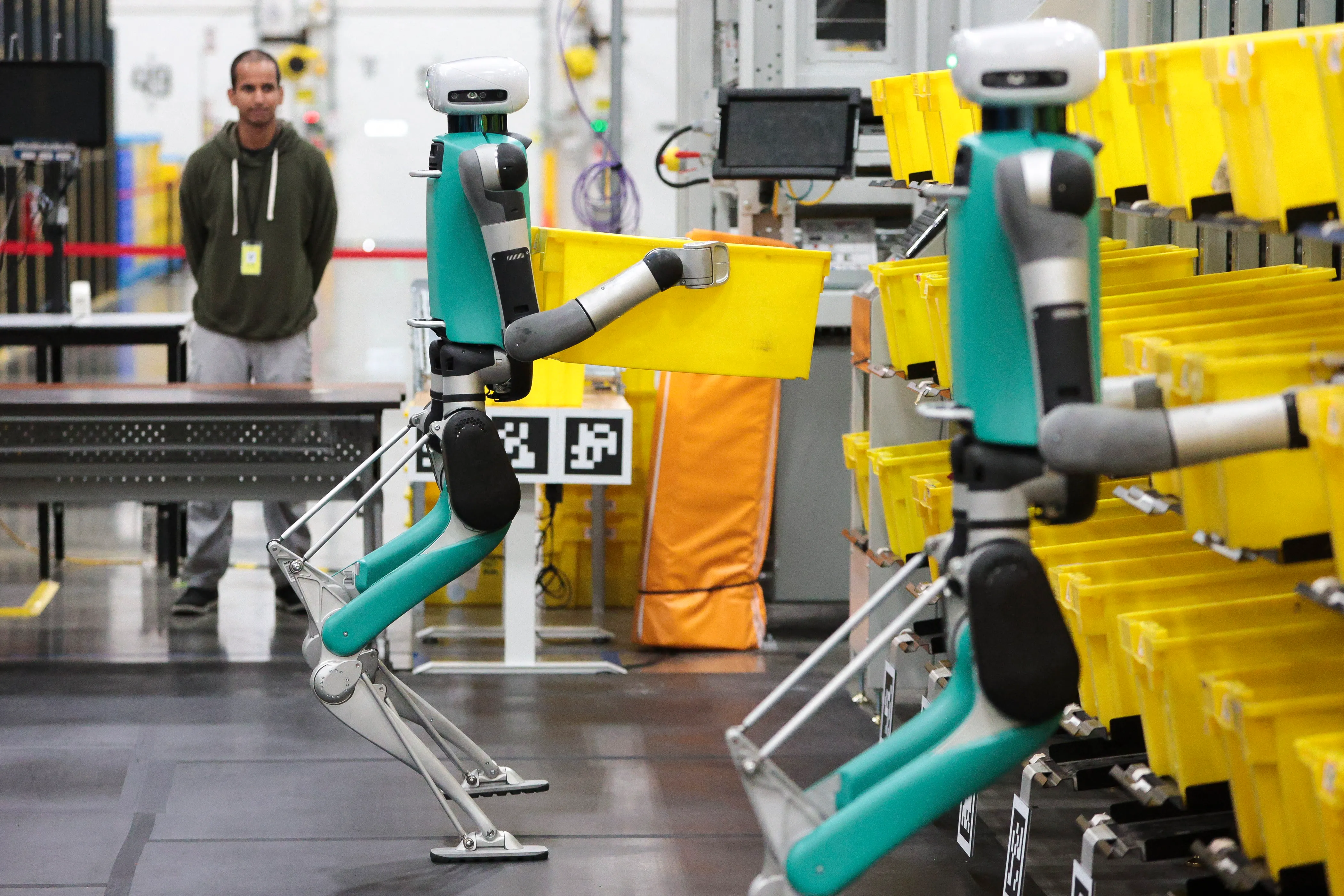 Amazon To Replace 600K Workers With Robots – thinkly gold